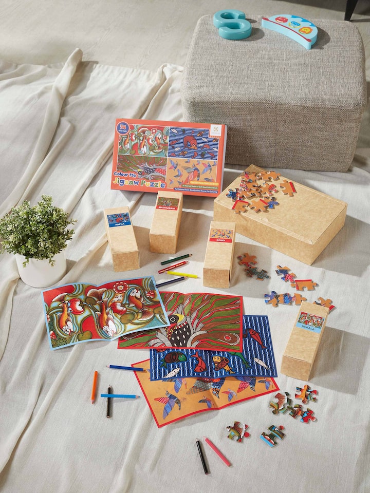 Side view of Block-Making DIY Jigsaw 4-Piece Colouring Kit in blue highlighting the jigsaw's design and coloring features.