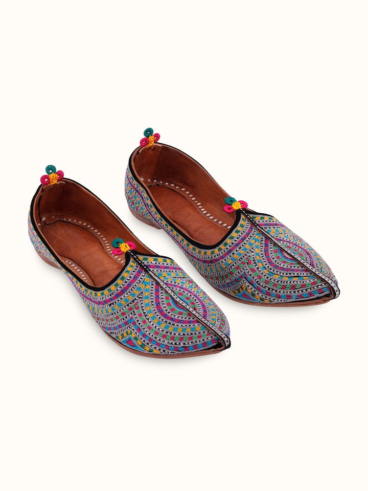Front view of multicolor leather embroidered Jodhpuri pagrakha with intricate designs