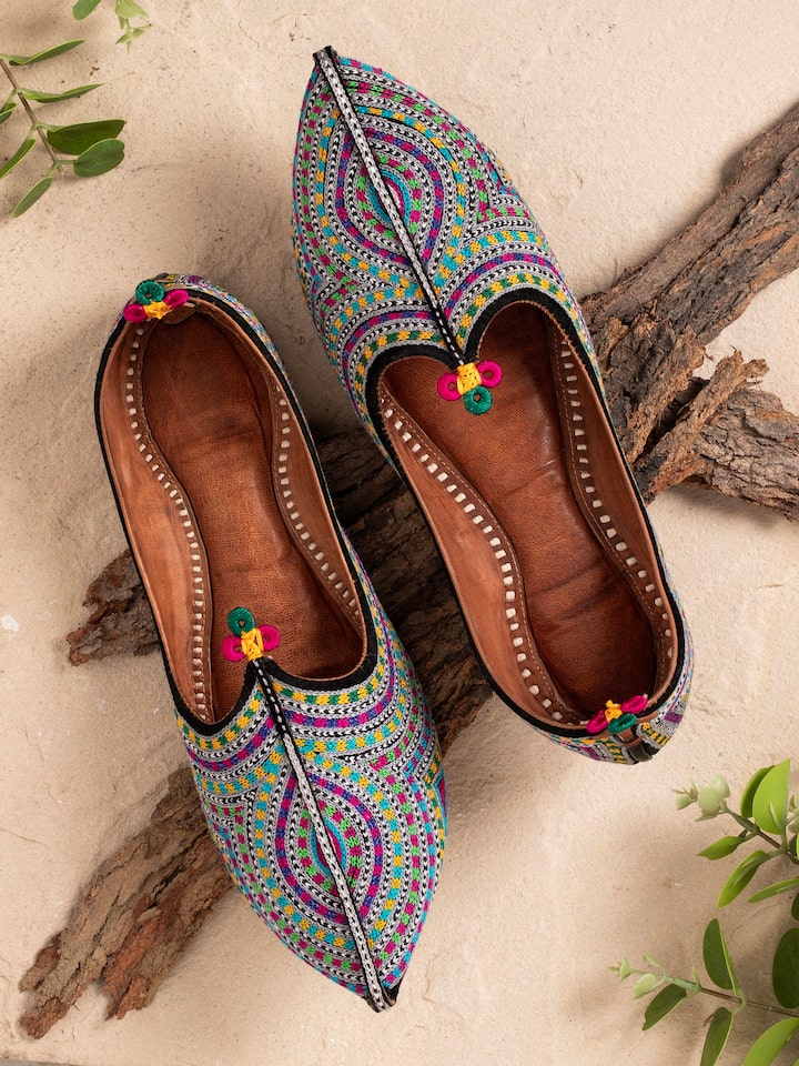 Side view of multicolor leather embroidered Jodhpuri pagrakha showcasing detailed embroidery