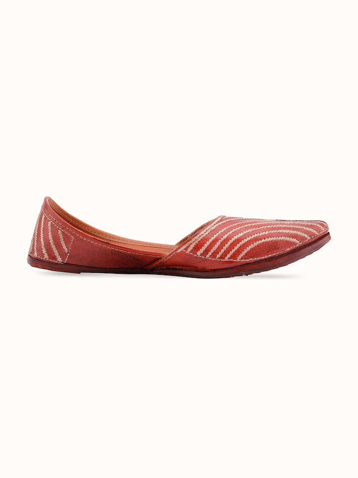 Back view of brown leather embroidered punjabi juttis displaying the overall design