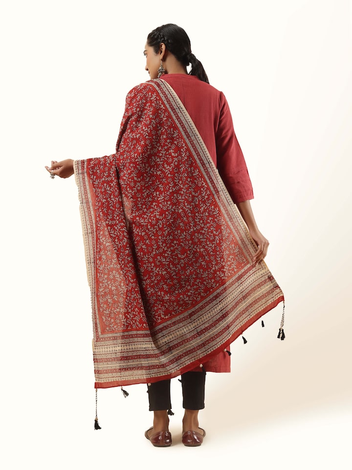 Back view of Bagru print dupatta showing length and overall print layout.