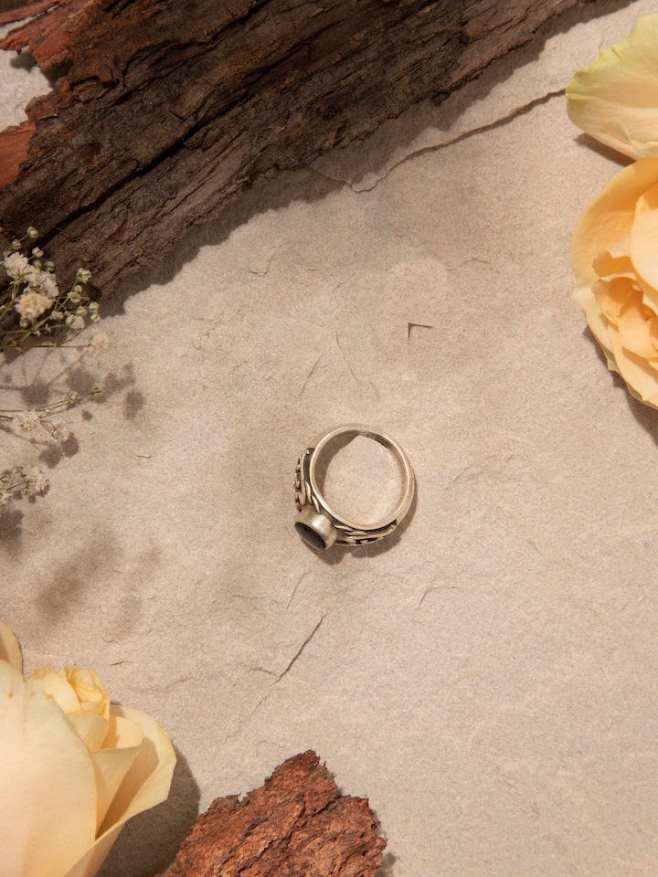 Close-up of Chitai Silver Ring showcasing the fine silver detailing and traditional Chitai patterns.