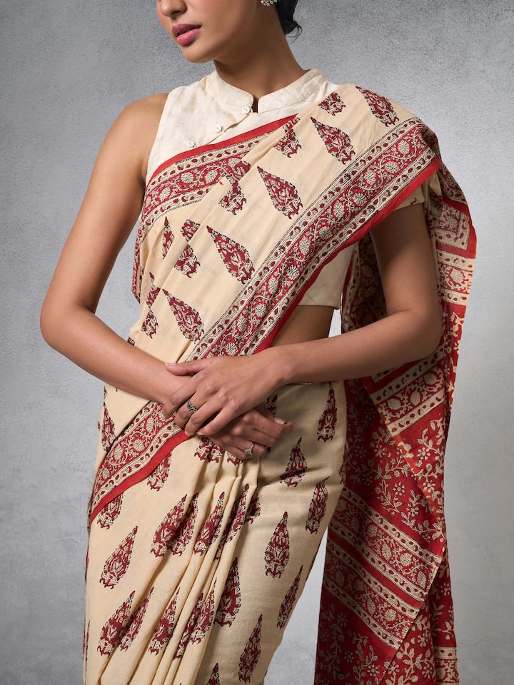 Display of border and fabric texture on Cotton Natural Dyed Bagru Block Printed Saree