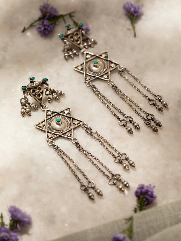 Back view of agate long necklace showing clasp and overall design.