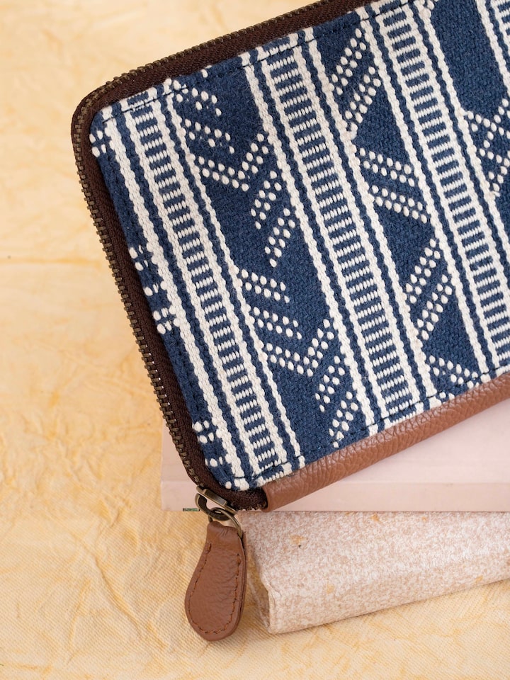 Leather & textile extra-weft travel wallet