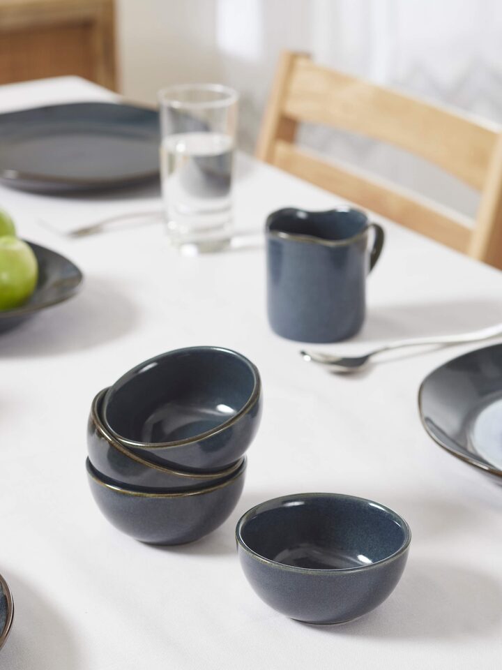 Side view of Khurja pottery ceramic dinner bowl set (4 pcs) showcasing intricate patterns and detailed pottery work