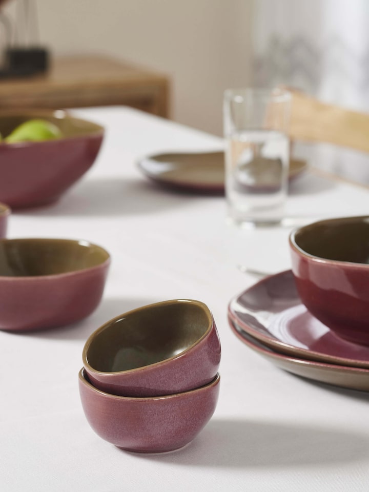 Side view of Khurja pottery ceramic dinner bowls (2 pcs) highlighting the glaze and shape