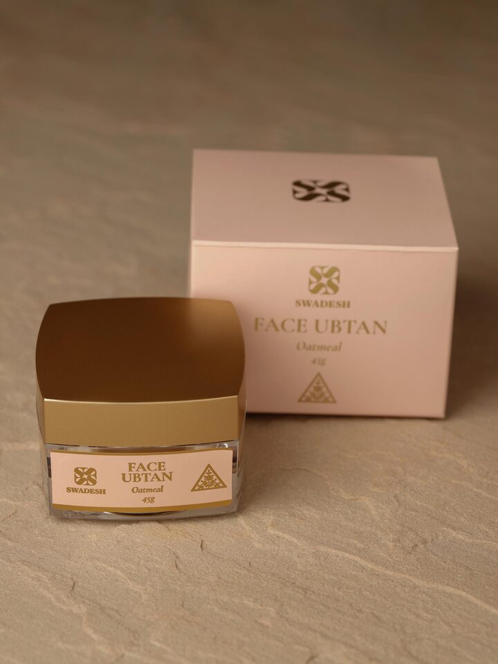 Side view of Face Ubtan Oatmeal emphasizing the recyclable packaging and ingredient details