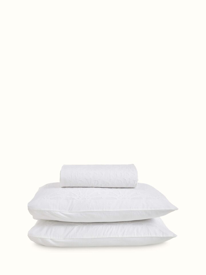 Full view of Mandana White Jaali Cotton Appliqué King Bedspread Set (3 pcs), showcasing the white fabric and appliqué design.