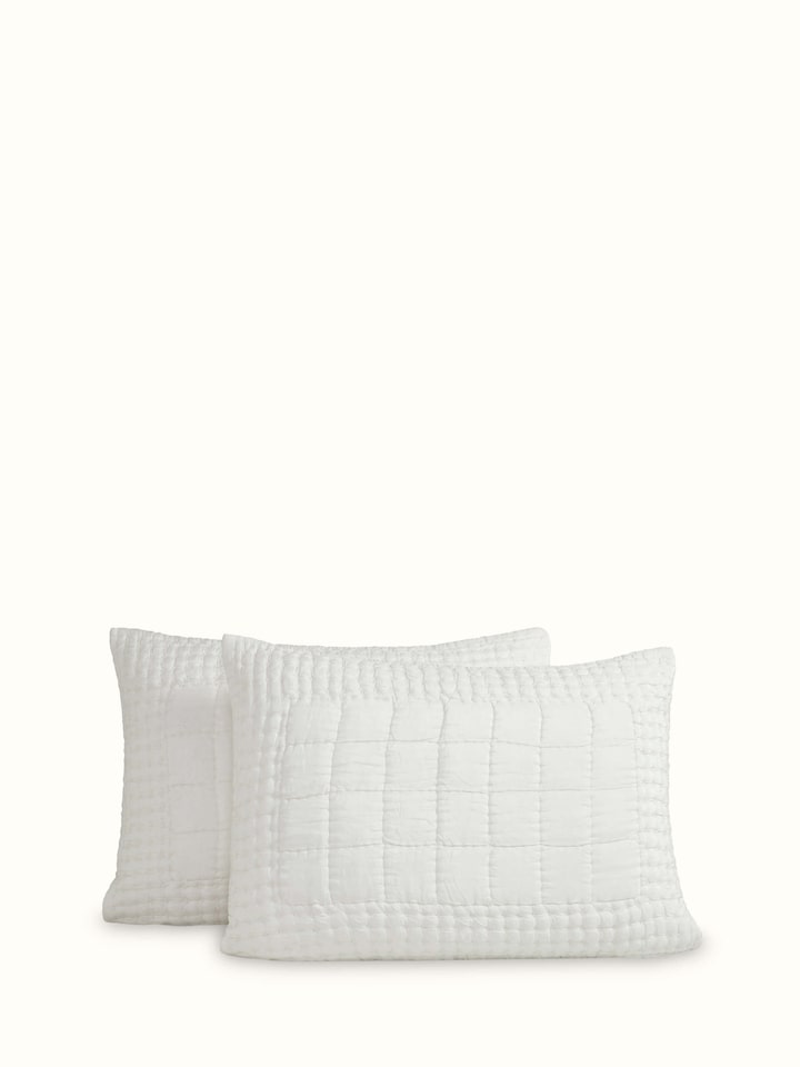 Detailed view of Pipa ivory solid silk razai embroidered double bedspread set (3 pcs) displaying the intricate design.