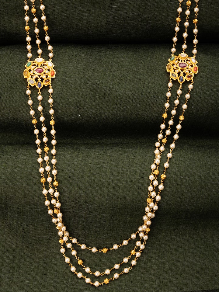 Side view of Navratna silver pendant & chain highlighting gemstone arrangement