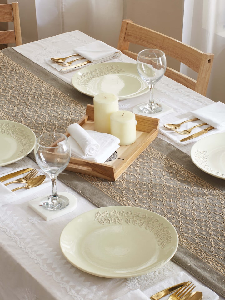 Angled view of Khurja pottery ceramic simple dinner plates white set (4 pcs)