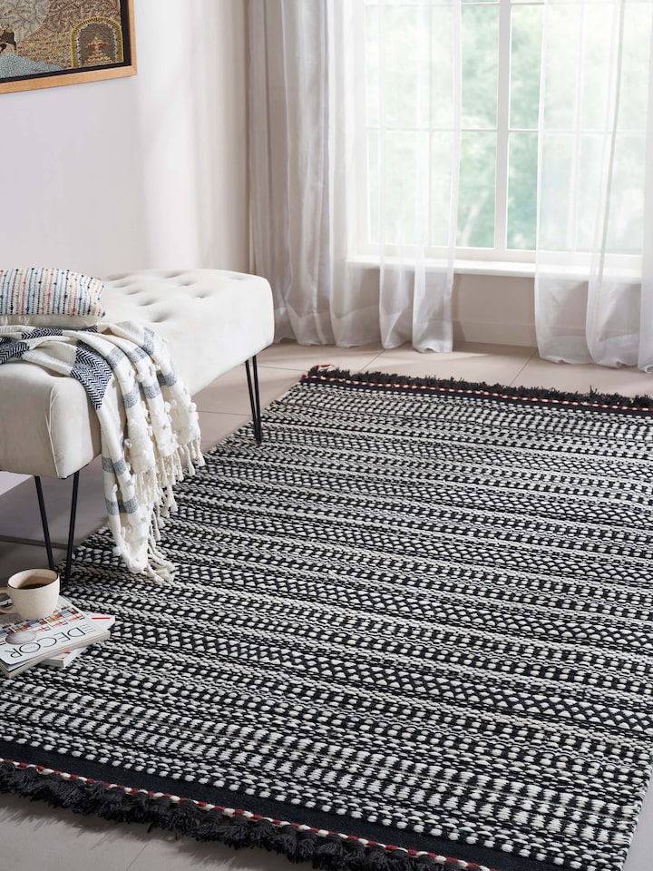 Close-up of Sindhi textured ivory black salawas wool panja dhurrie, showcasing the detailed texture and intricate pattern.
