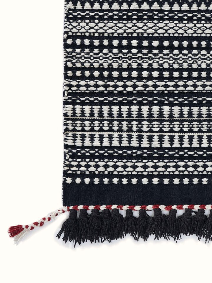 Top view of Sindhi textured ivory black salawas wool panja dhurrie, showing the complete pattern and overall design.