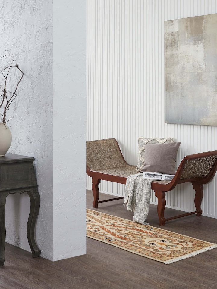 Side view of Nomad traditional off-white Bhadohi wool hand-knotted runner showcasing the hand-knotted details and off-white color.