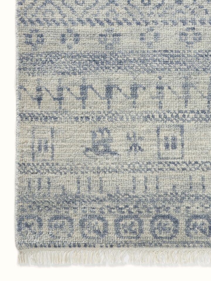 Close-up view of the rug’s hand-knotted details, emphasizing the elegant design and texture of the Agra wool.