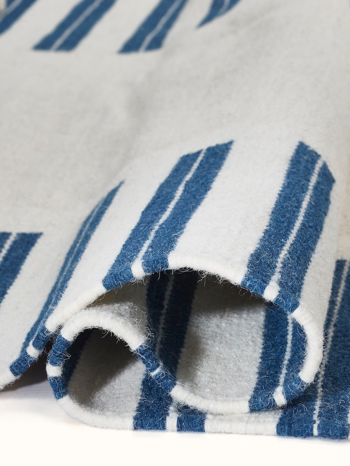 Geo border ivory blue Gujarat wool & cotton panja dhurrie kharad (4x6 ft) featuring a detailed view of the design and wool-cotton blend.