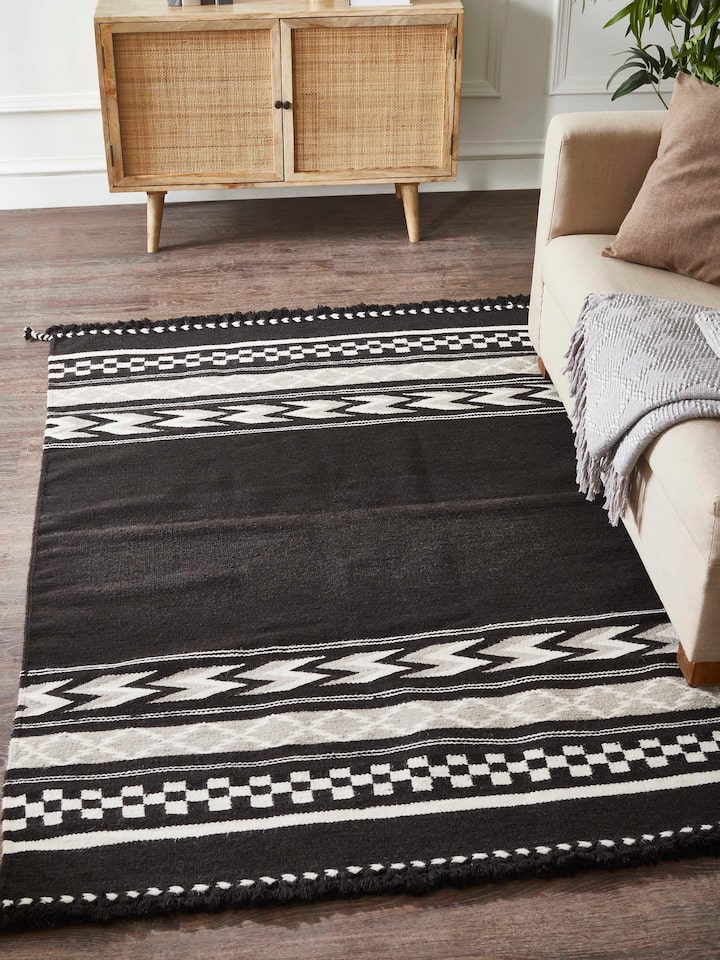 Close-up of Geo border dark brown Gujarat wool & cotton panja dhurrie kharad (4x6 ft), focusing on the intricate border details