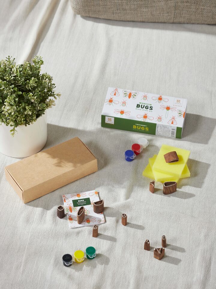 Side view of Block painting DIY kit bugs white, highlighting the kit’s contents and the design on the paper