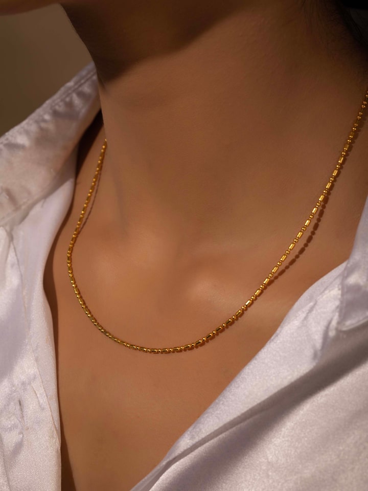 Side view of Silver Smithing Chain showcasing fine silver links and smooth finish by Swadesh