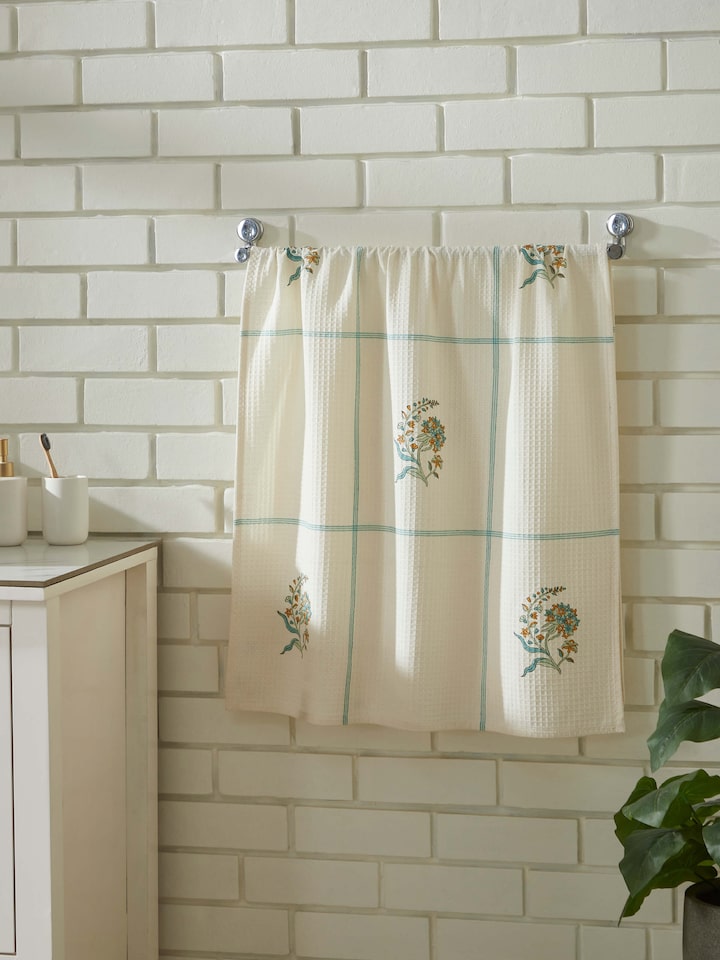 Close-up of Palampore buta white cotton bath towel, showing the detailed floral Sanganeri block print.