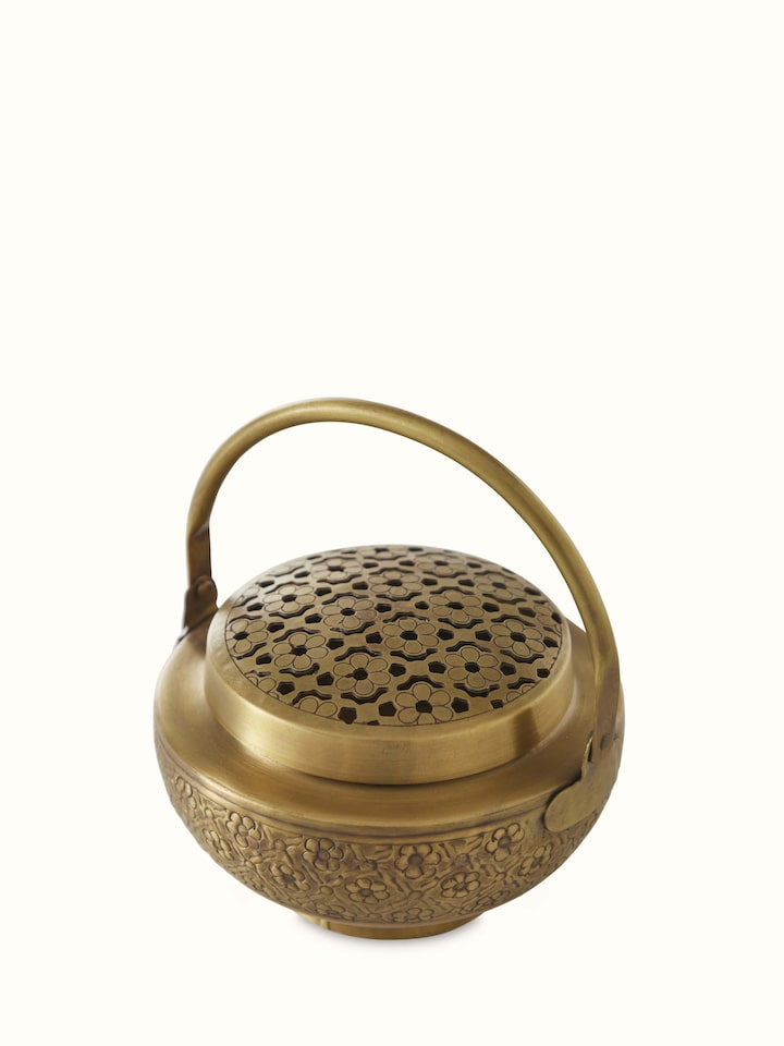 Angled view of Polished Brass Dhuna with Cover