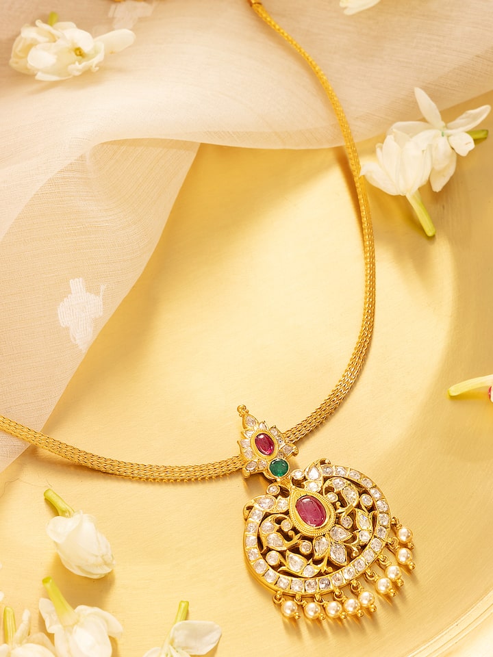 Detailed image focusing on craftsmanship of 22 Karat gold collar necklace
