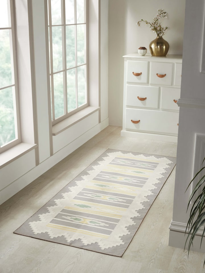 Side view of Modern Geo Grey Lawan Cotton Panja Runner highlighting the thickness and edge of the runner.