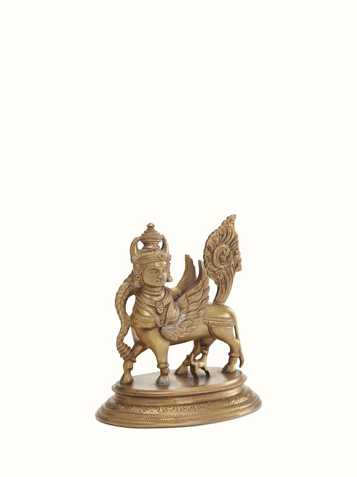 Detailed view of Kamadhenu bronze casting idol with fine craftsmanship