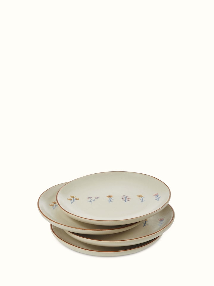 Front view of Studio pottery ceramic side plates in beige (4 pcs) showing the design