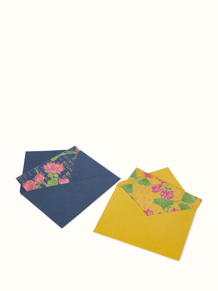 Front view of handmade paper note cards with envelopes blue (6 pcs)