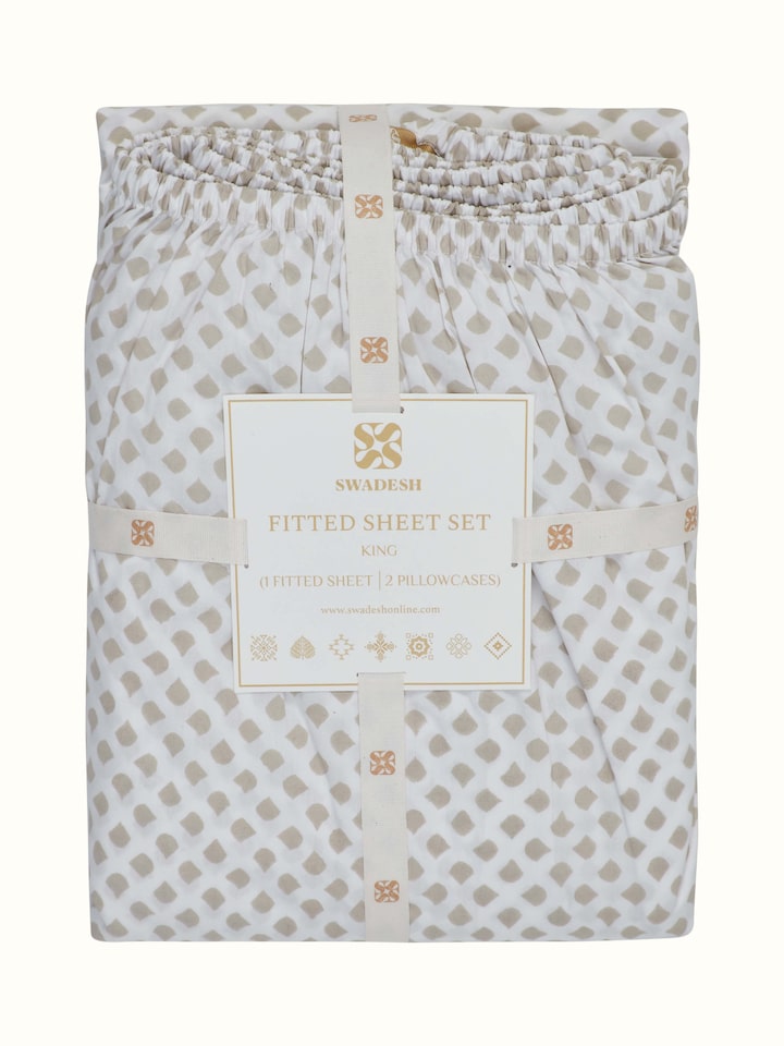 Perspective view of Pratidin beige scallop cotton Sanganeri block printed king fitted bedsheet set displaying its design and fit.