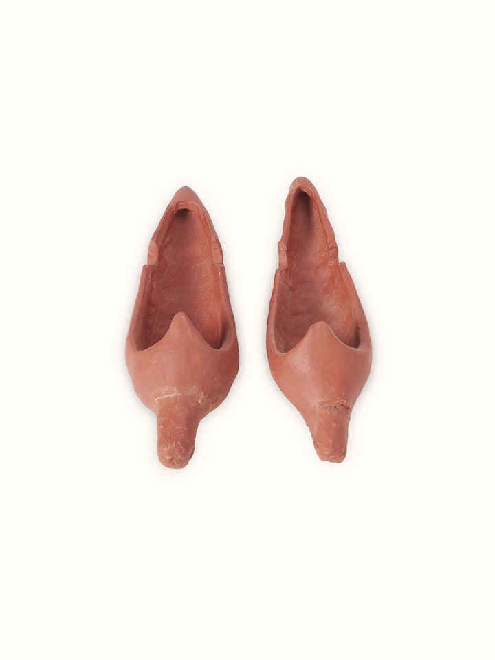 Side profile of Terracotta clay horse sculpture highlighting artistic details and robust design.