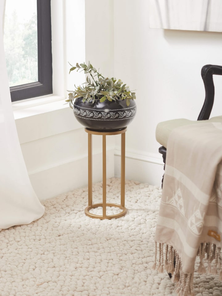 Full Showcase view of black pottery ceramic planter highlighting its smooth, sleek finish