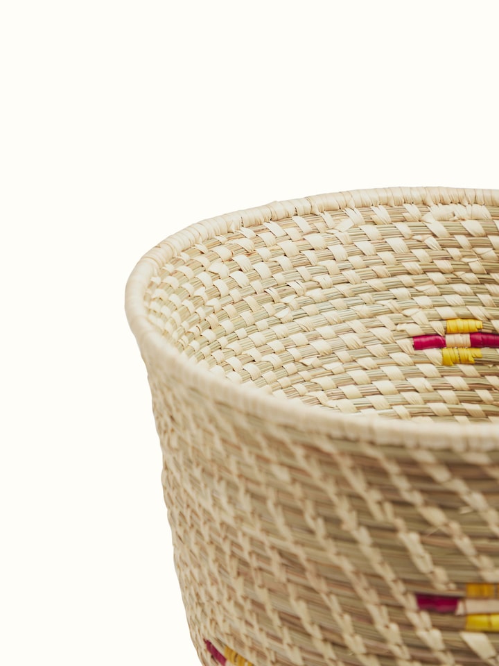 Close-up of Natural Kanshi Fibre Planter emphasizing its natural fibers