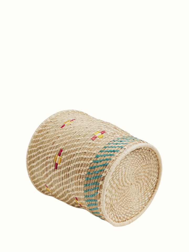 Detailed view of Natural Kanshi Fibre Planter’s texture and material