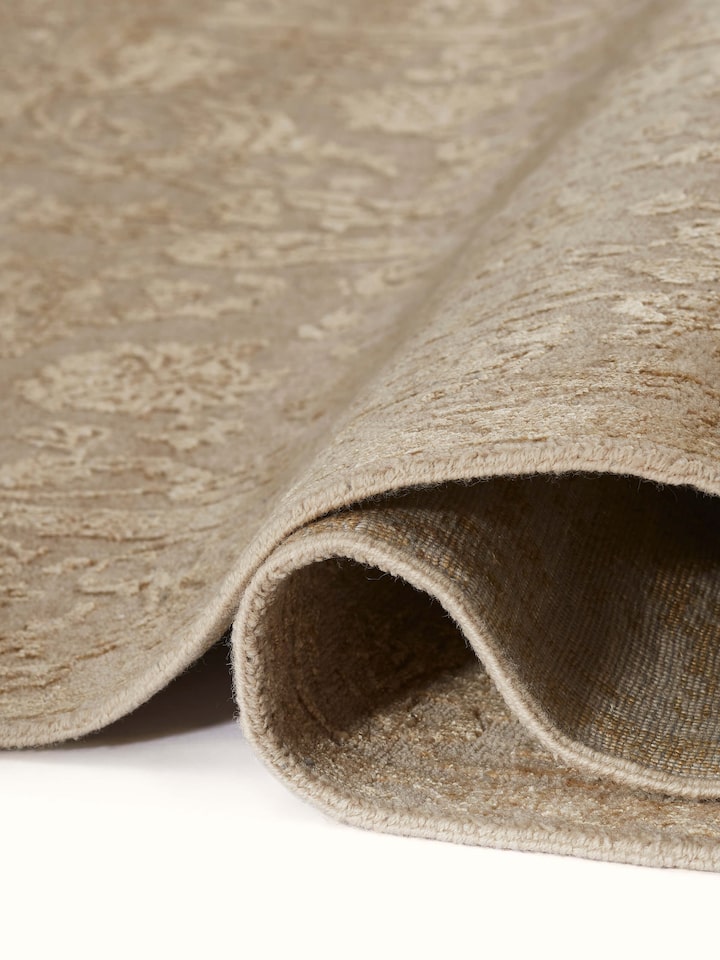 Distressed Transitional Beige Gold Agra Wool & Viscose Hand-knotted Rug