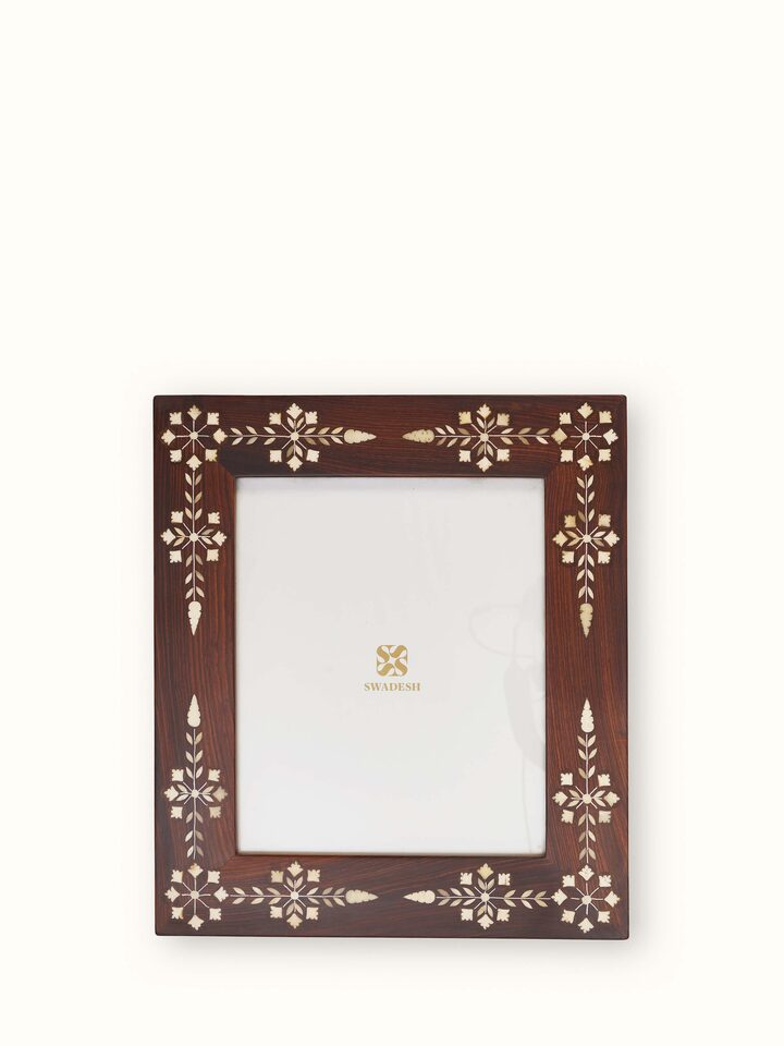 Full view of the sheesham wood and bone inlaid photo frame, emphasizing the intricate design and quality craftsmanship.
