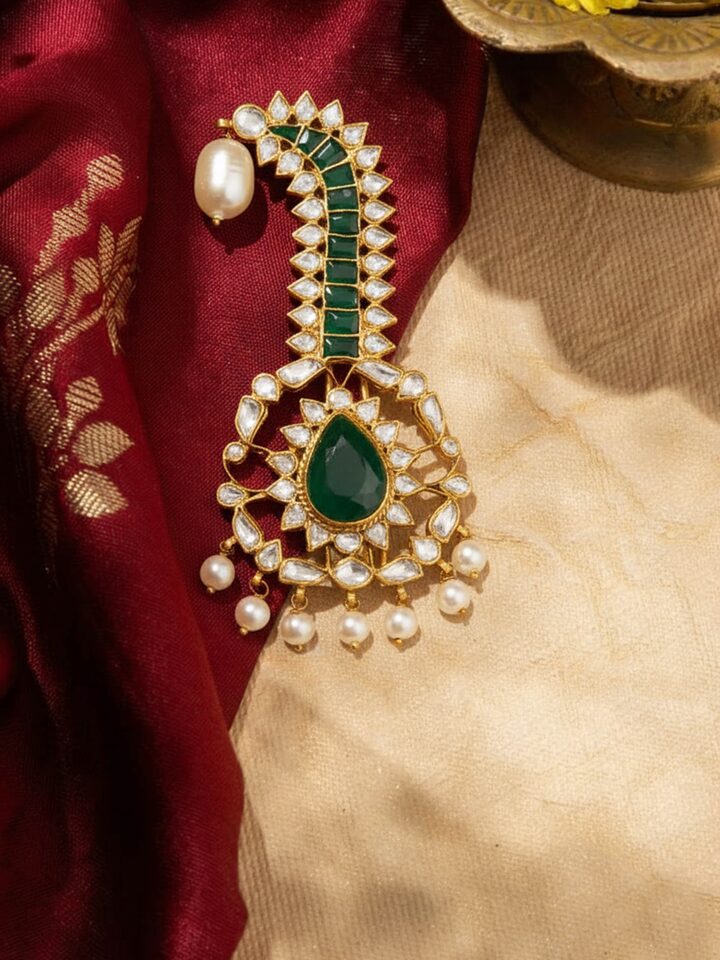 Styled view of Silver Smithing Sarpech displayed, showing how it looks styled