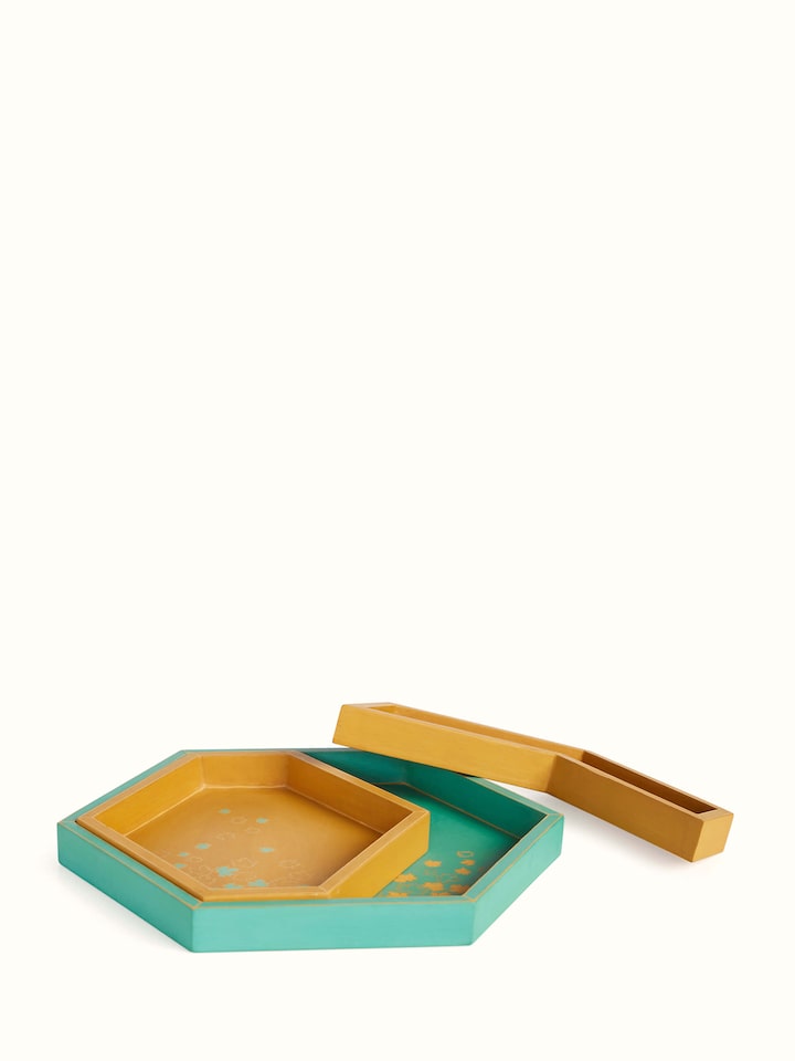 Side view of papier-mâché decorative tray, emphasizing the detailed artwork and texture.