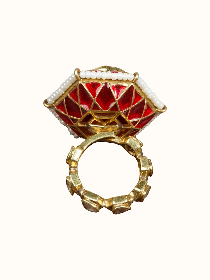 Close-up of the Silver Smithing Ring craftsmanship