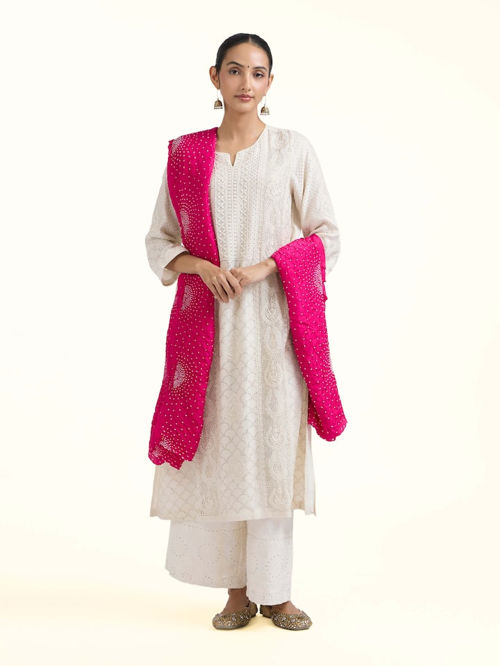 front view of pink bandhani tie and dye dupatta with traditional design
