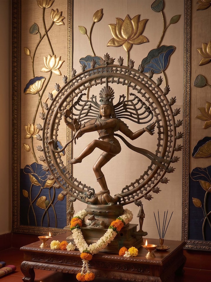 Side view of the Bronze Casting Nataraja Swamy Idol