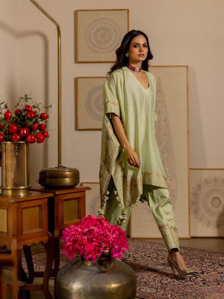 Side view of the Mint Green Silk Hand Embroidered Bandhani Co-ord Set (2 Pcs)