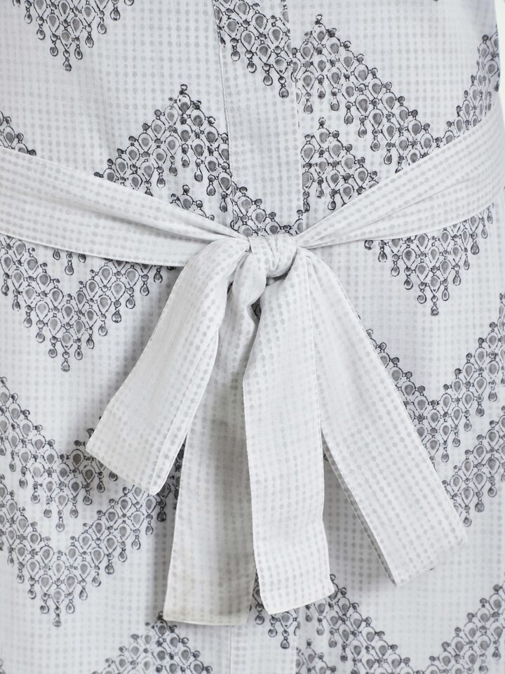 Rambagh geometric cotton Sanganeri block printed bathrobe, close-up of fabric texture