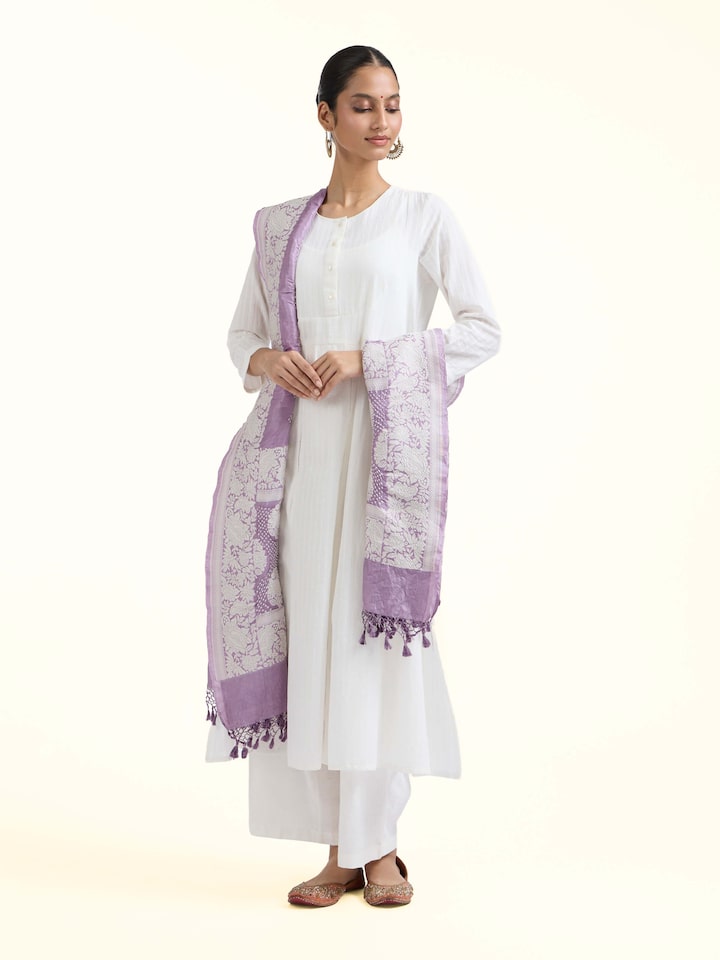 Side view of Light Purple Bandhani Tie & Dye Dupatta highlighting the detailed craftsmanship and elegant silhouette