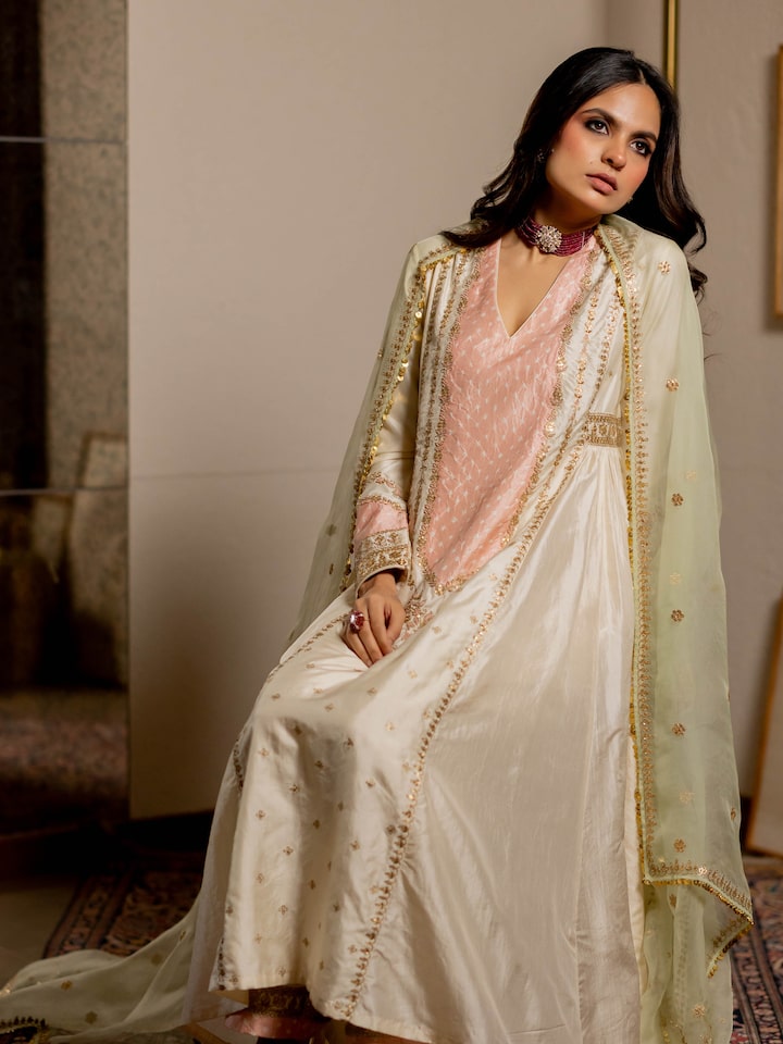 Detail view of the Off-white Silk Hand Embroidered Bandhani York Anarkali Kurta Set (2 Pcs)