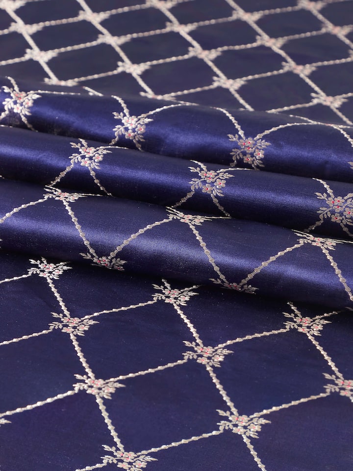 Detailed view of handloom finish and border craftsmanship.