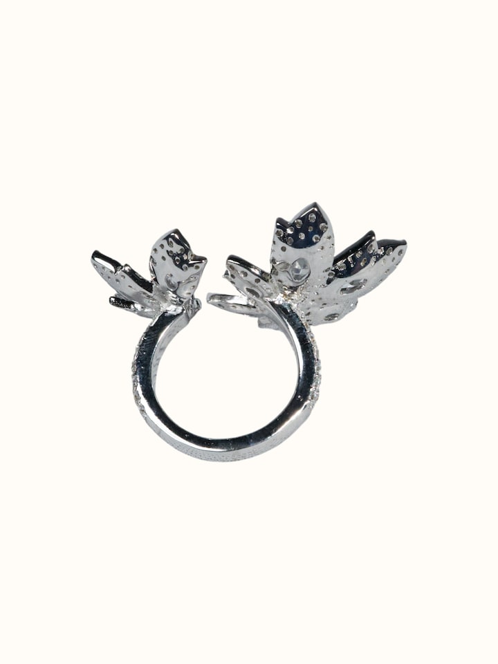 Close-up of the Silver Smithing Ring craftsmanship