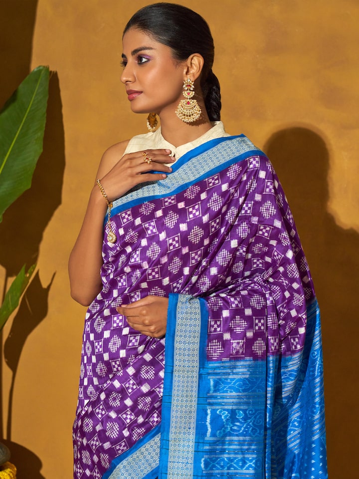 Detail view of turquoise mulberry silk bandha Odisha ikat saree highlighting weave and texture